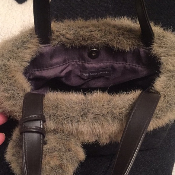 FREE!  W/ full price purchase Bath& BodyWorks bag - Picture 2 of 4